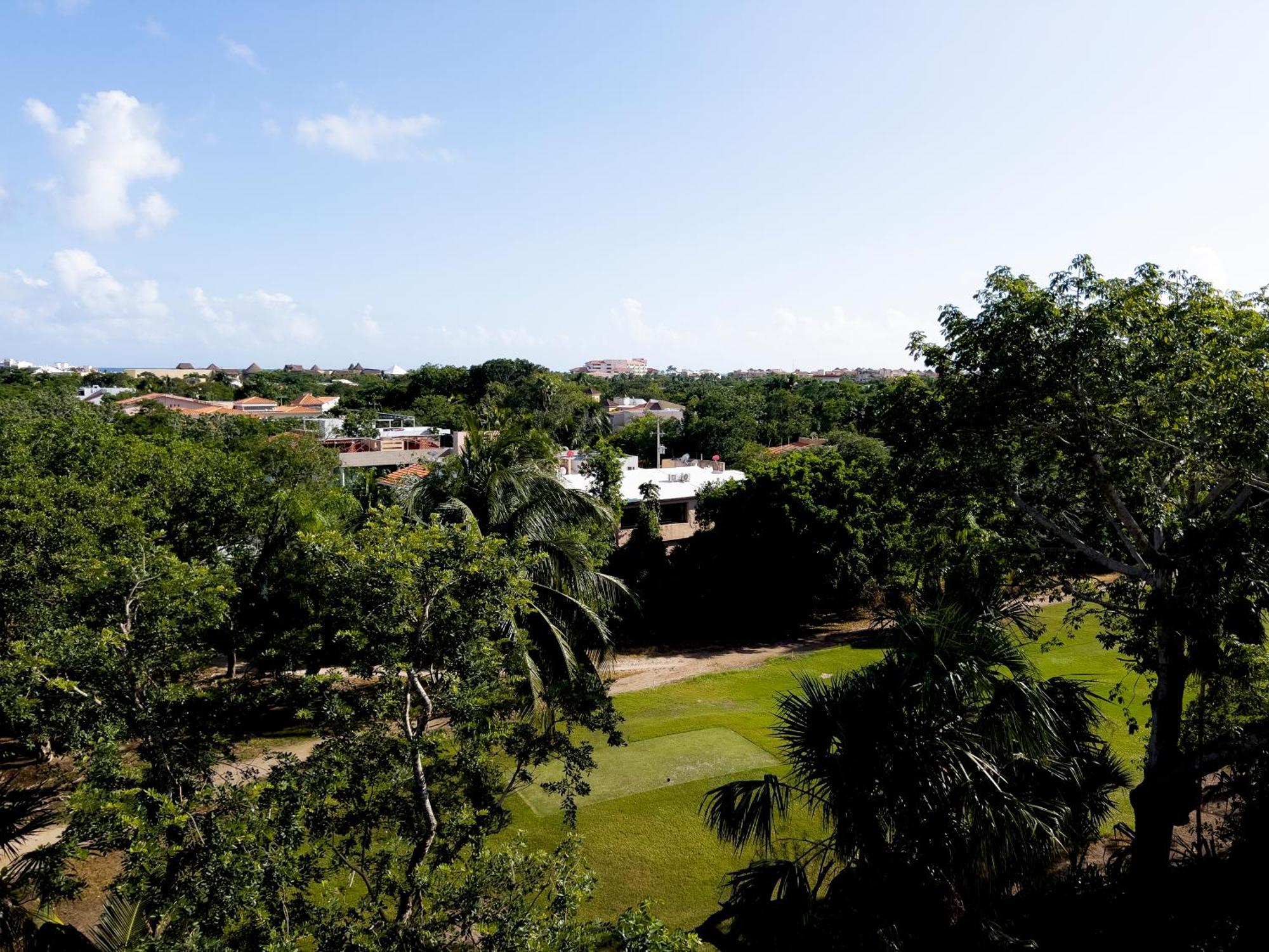 Private Jacuzzi, Golf Getaway, Sunrise View