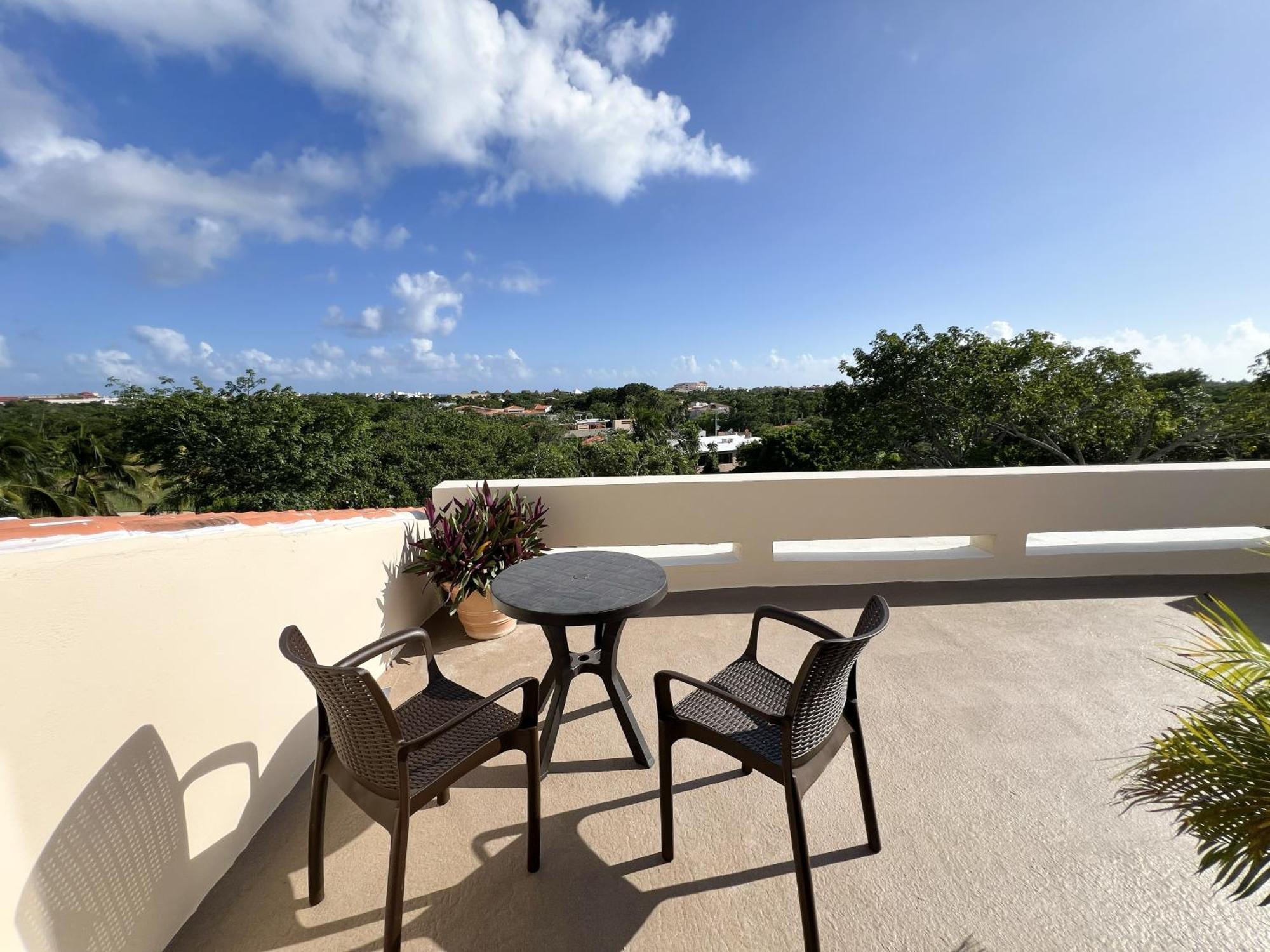 Apartment Private Jacuzzi, Golf Getaway, Sunrise View