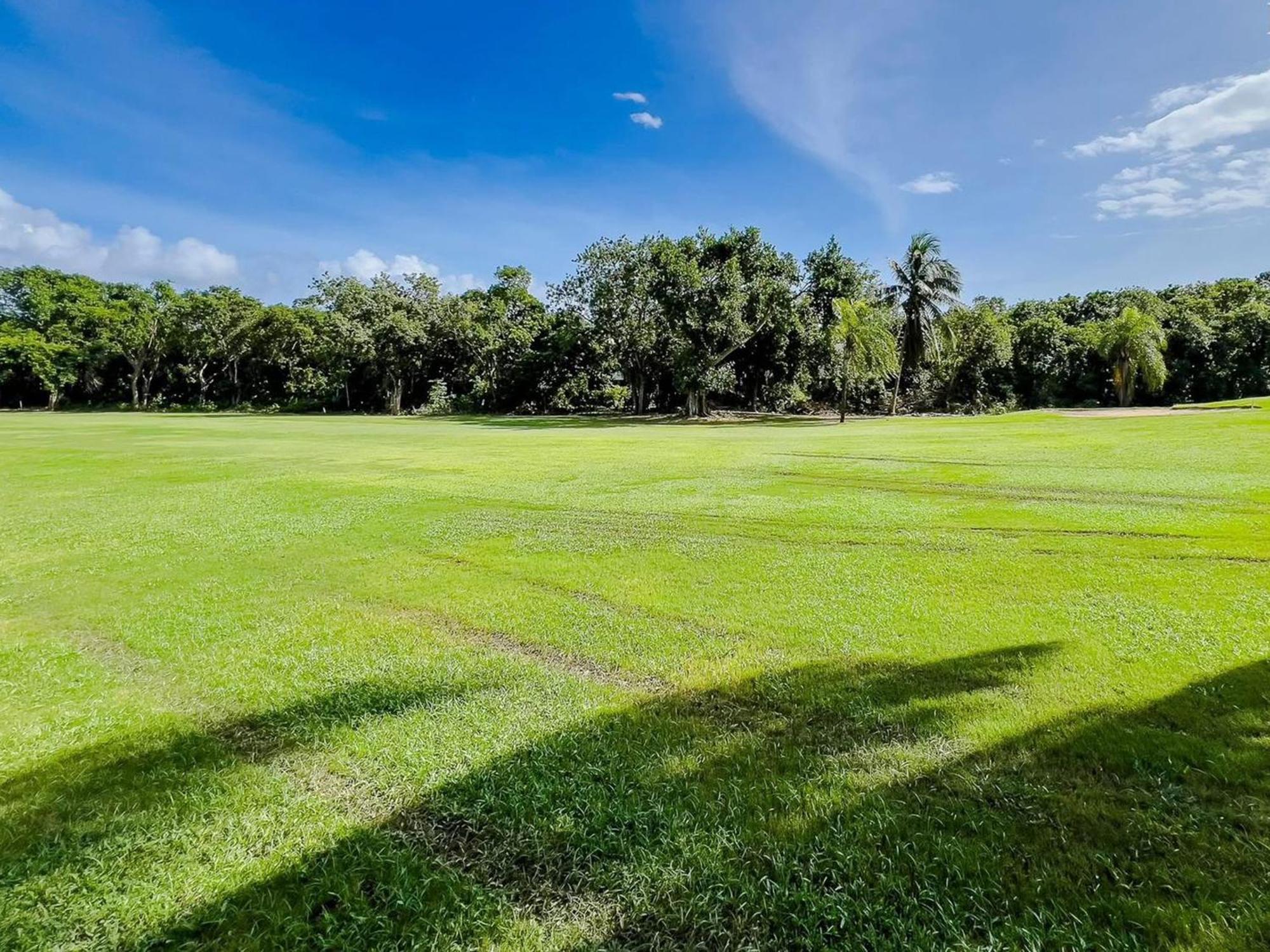 Apartment Private Jacuzzi, Golf Getaway, Sunrise View *