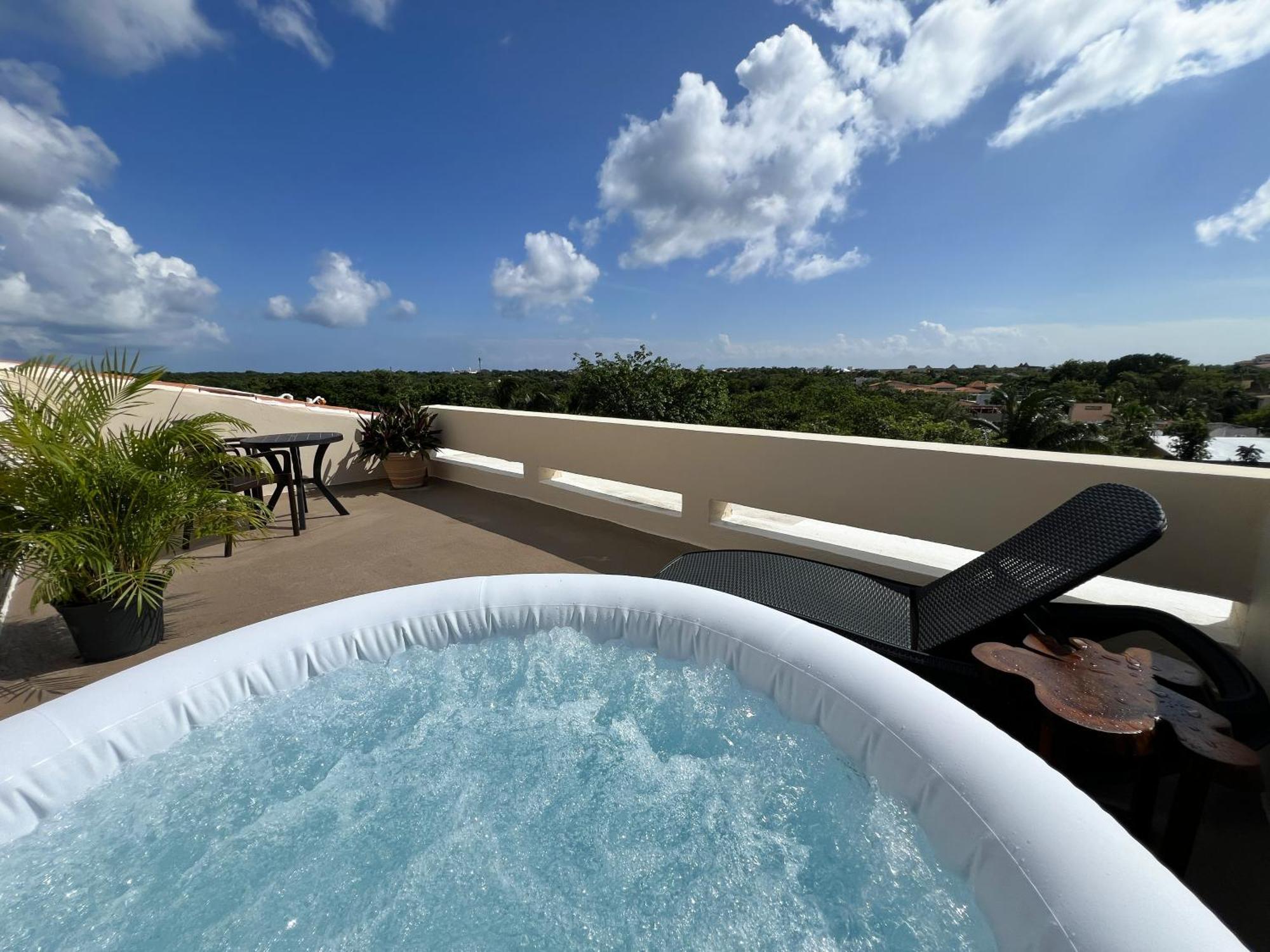 Private Jacuzzi, Golf Getaway, Sunrise View * Puerto Aventuras