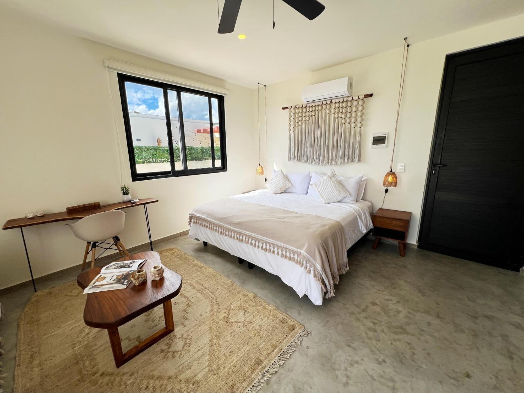 Private Jacuzzi, Golf Getaway, Sunrise View Apartment